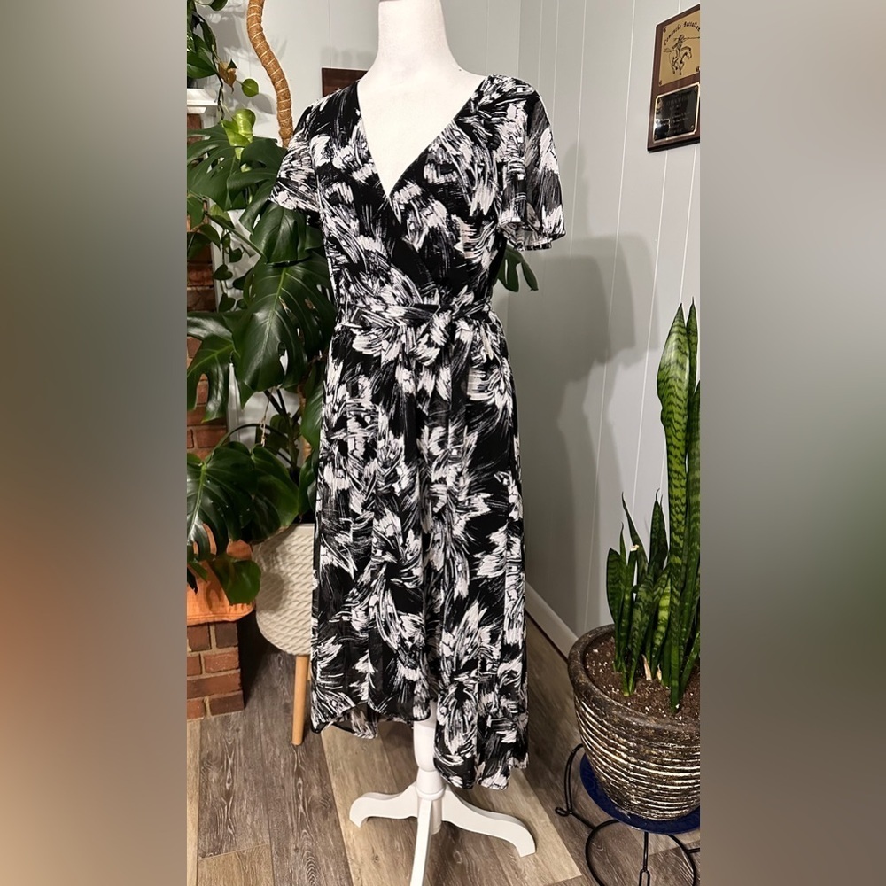 ποΈ R & M Richardβs High low Dress with Wrap style top & ties belt Size 6